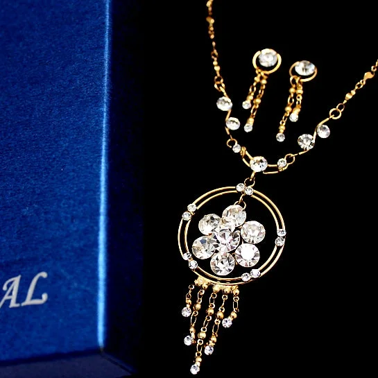 Elegant necklaces and pendants with diamond accents for added sparkle-Refined Gold Circle Flower Crystal Necklace Set