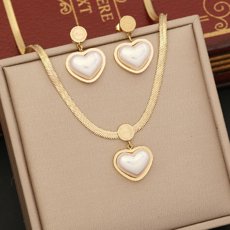 Unique necklaces and pendants with vintage-inspired designs for timeless appeal-Wholesale Pearl Heart Stainless Steel Necklaces