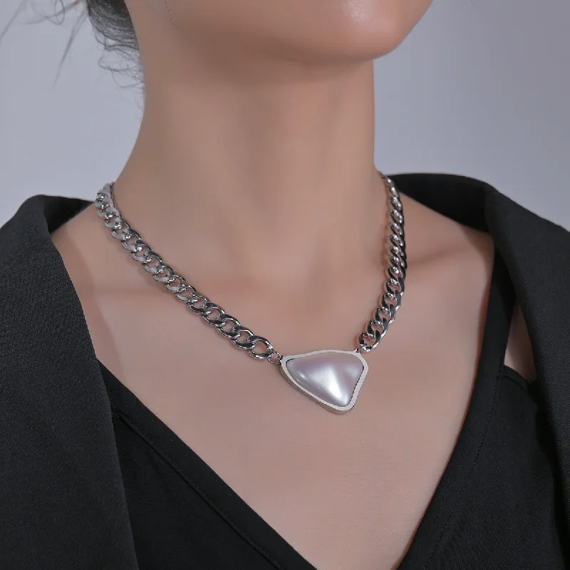 Beautiful necklaces and pendants with geometric shapes for a modern, artistic design-Wholesale Titanium Steel Heart Shape Gemstone Pendant Clavicle Necklace