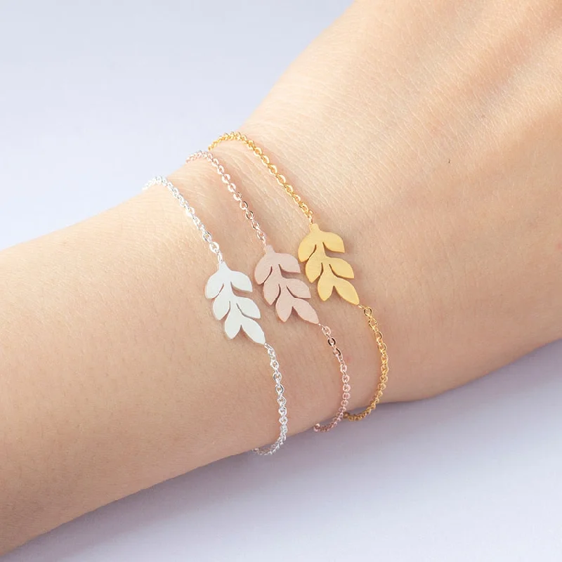 Best bangle bracelets with solid gold for an elegant and luxurious design-Delicate Stainless Steel Chain Gold Charm Bracelet